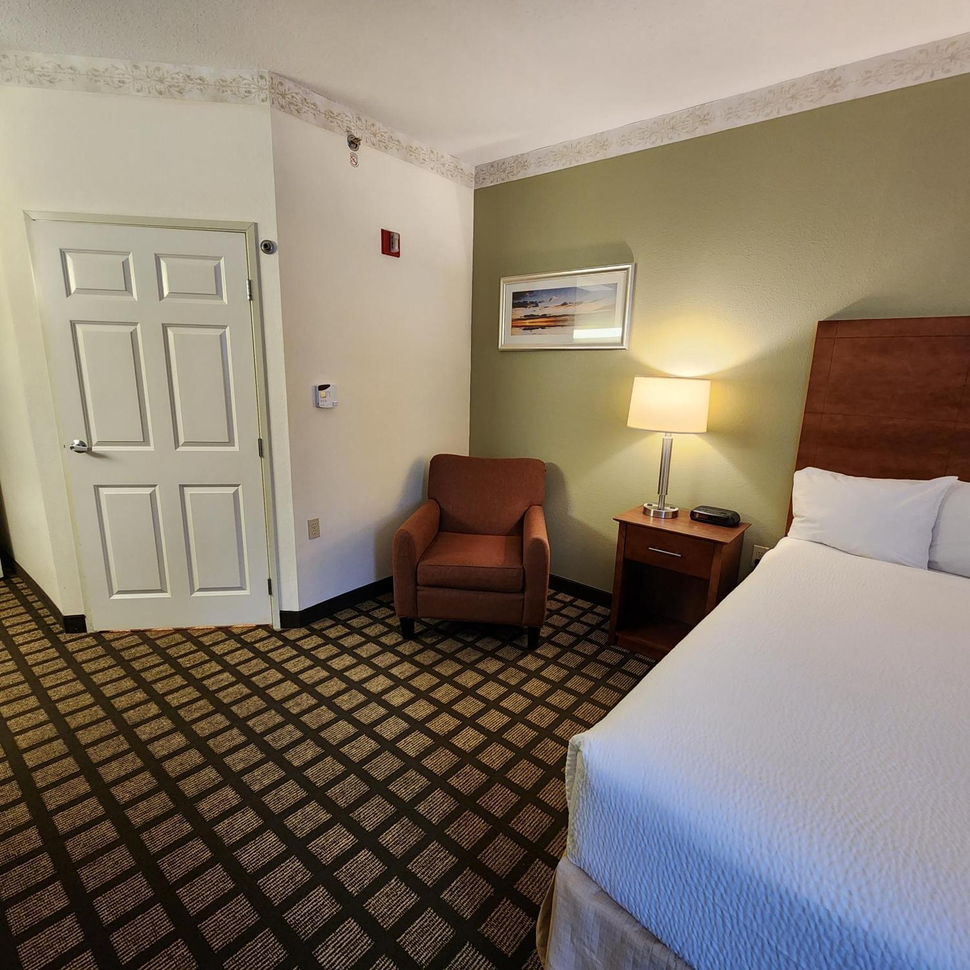 Baymont By Wyndham Mackinaw Hotel 3*