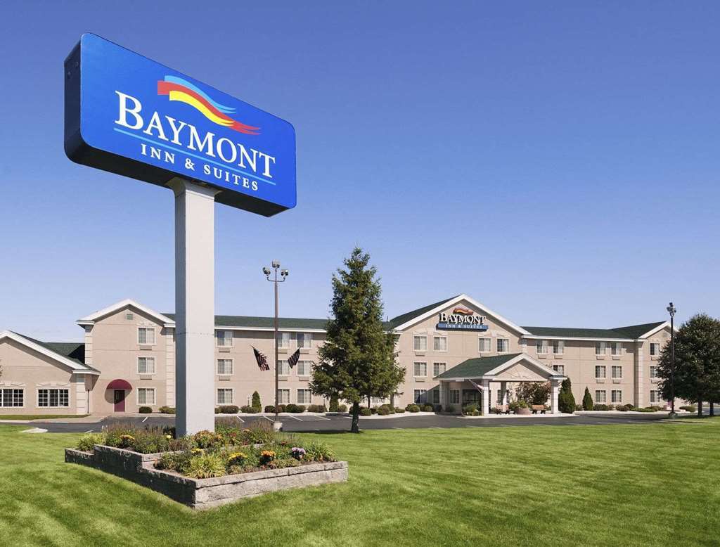 Baymont By Wyndham Mackinaw Hotel